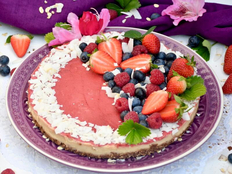 Sommerliche no-bake Erdbeer-Creme Torte – vegan, glutenfrei und lecker